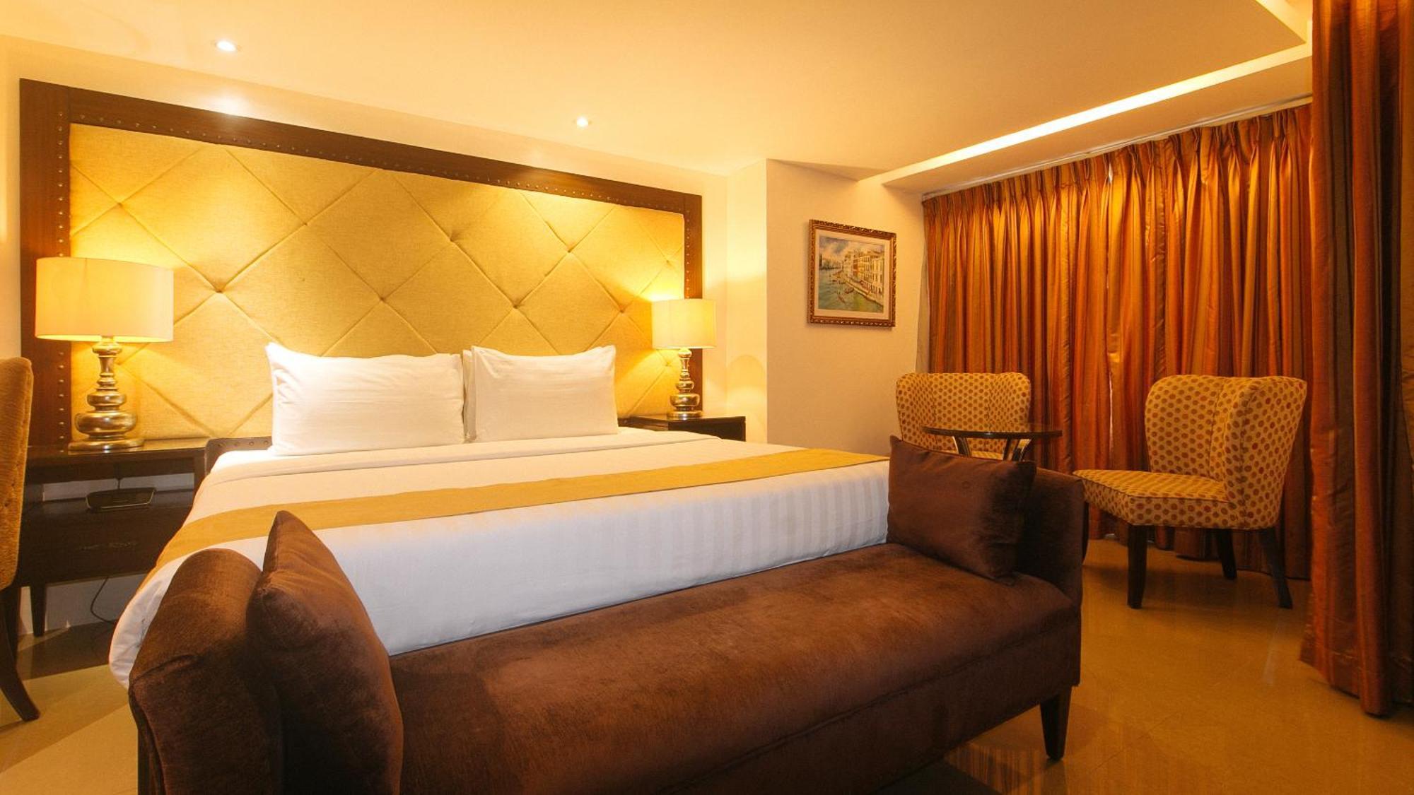 Torre Venezia Suites Quezon City Exteriör bild