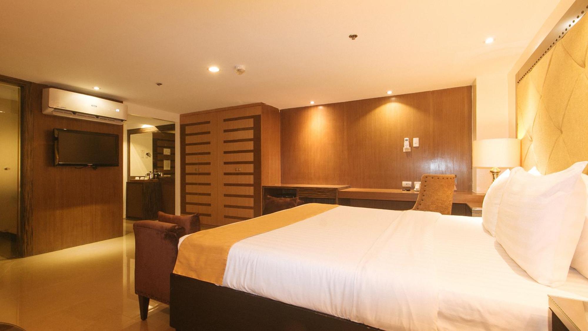 Torre Venezia Suites Quezon City Exteriör bild