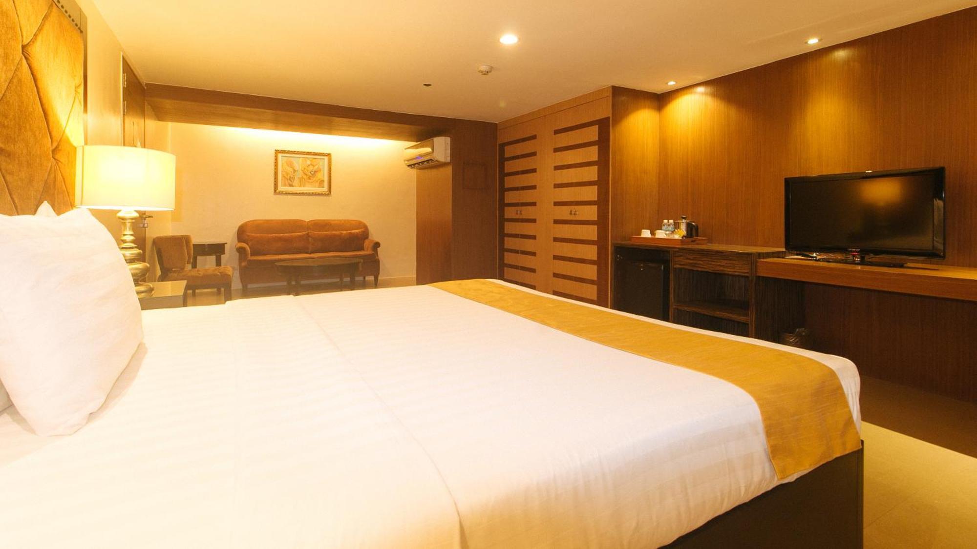 Torre Venezia Suites Quezon City Exteriör bild